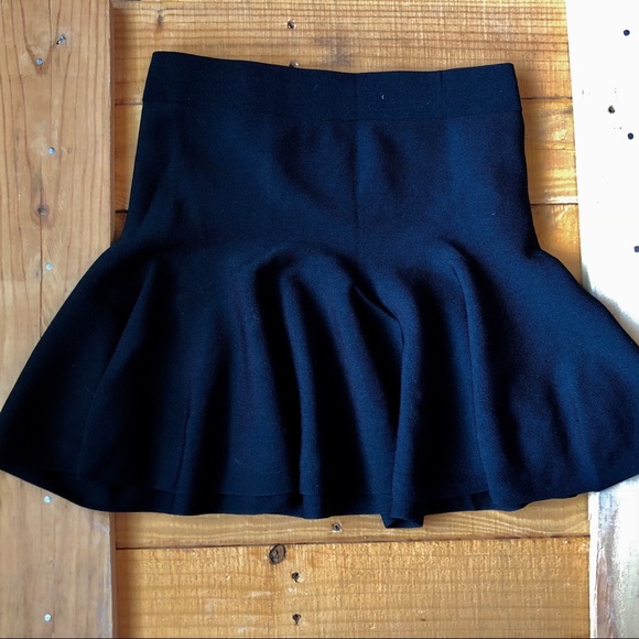 Black mini skirt - Picture 1 of 3